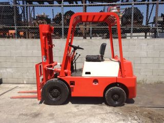 Toyota Forklift Fg25 5000 Lb Capacity Paint Air Tires Very Compact Gas Engin photo