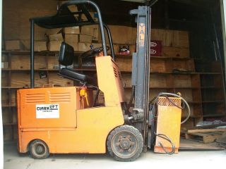 Electric Yale Forklift 3,  000 Lbs.  Fork Truck 3 Stage 36 Volt photo