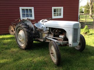 Harry Ferguson 1952 To - 20 Tractor,  26.  5 Hp,  4 - Cyl Gasoline,  With Pto photo