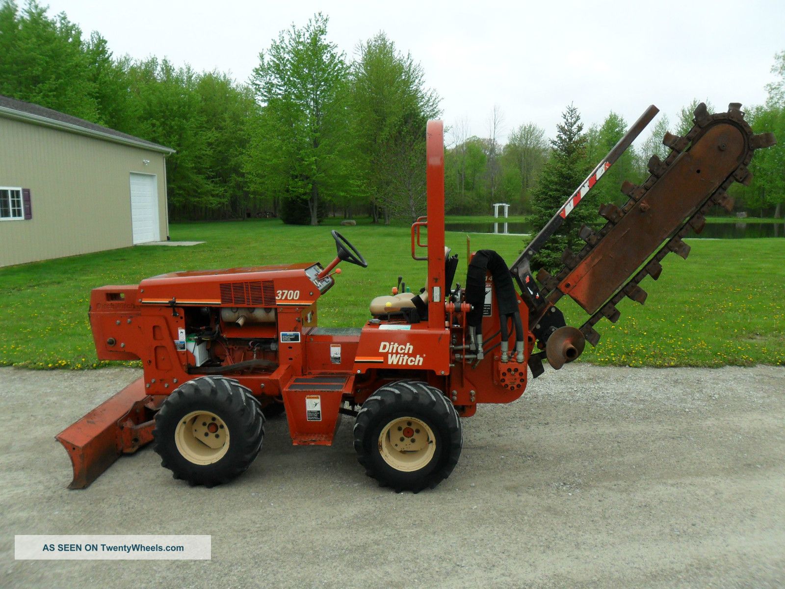 2004-ditch-witch-3700-trencher
