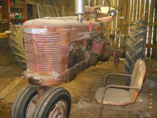 Ih Farmall H - Series Tractor photo