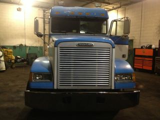 1997 Freightliner Fld Midroof photo