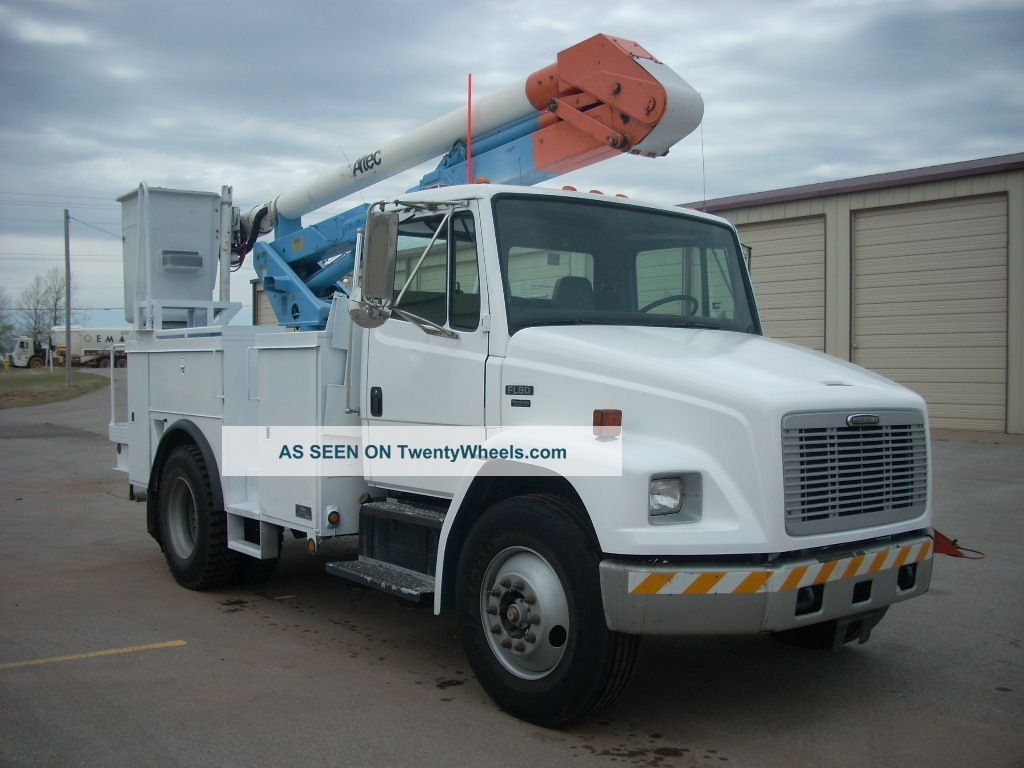 2004 Freightliner Utility / Service Trucks photo