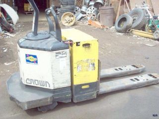 Crown 3000 Series Electric Pallet Jack Fork Lift Truck Charger Nr photo