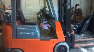 Toyota 7fgcu15 - 3000 Lbs Forklift - Completely Reconditioned - Runs Perfect photo