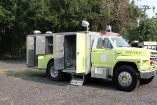 1982 Ford F700 photo