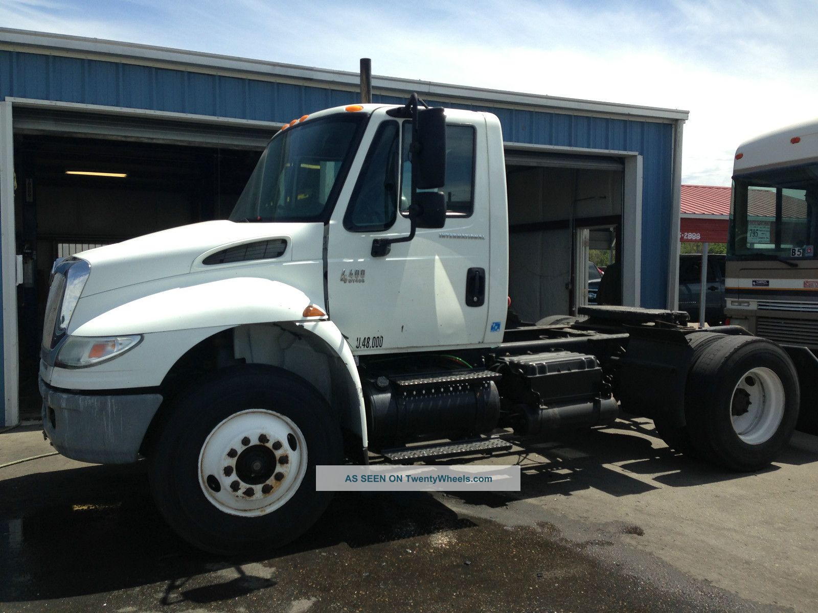 2005 International 4400 Dt 466 Daycab Semi Trucks photo