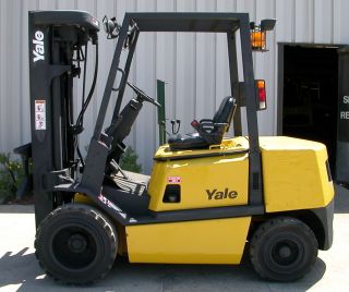 Yale Model Glp060tg (2002) 6000lbs Capacity Gasoline Pneumatic Tire Forklift photo