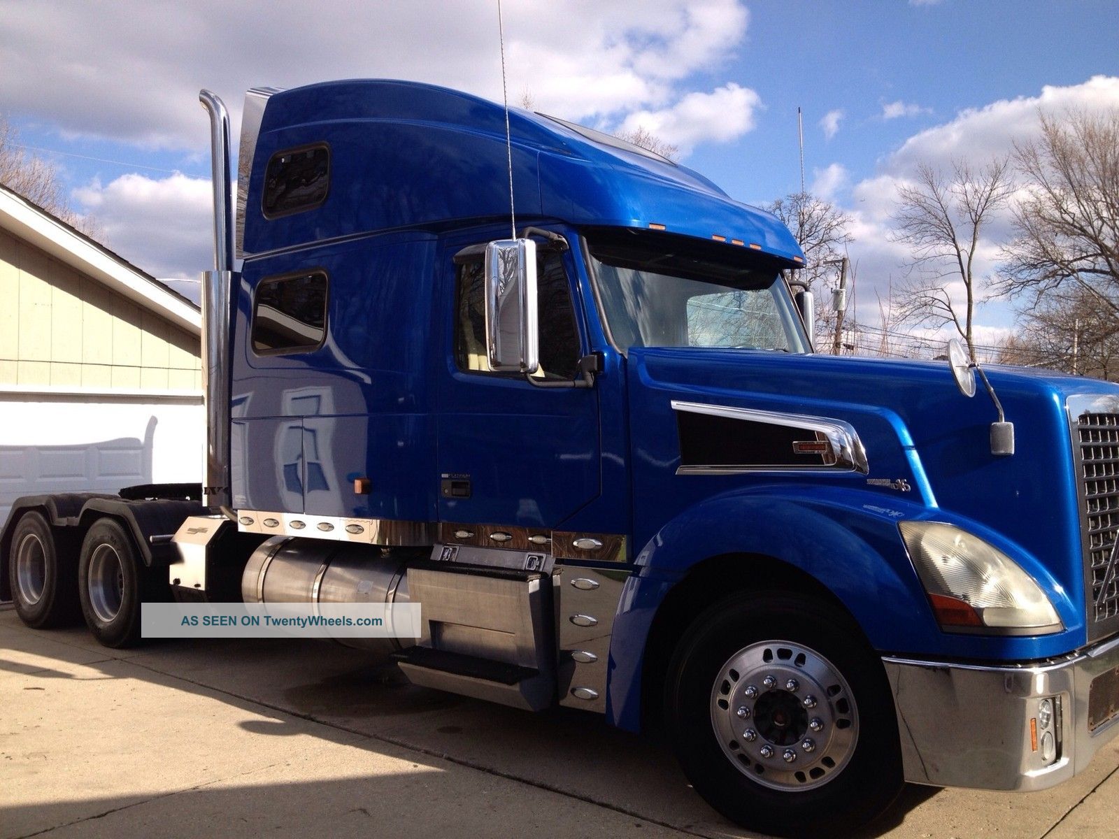 2006 Volvo 880 Sleeper Semi Trucks photo