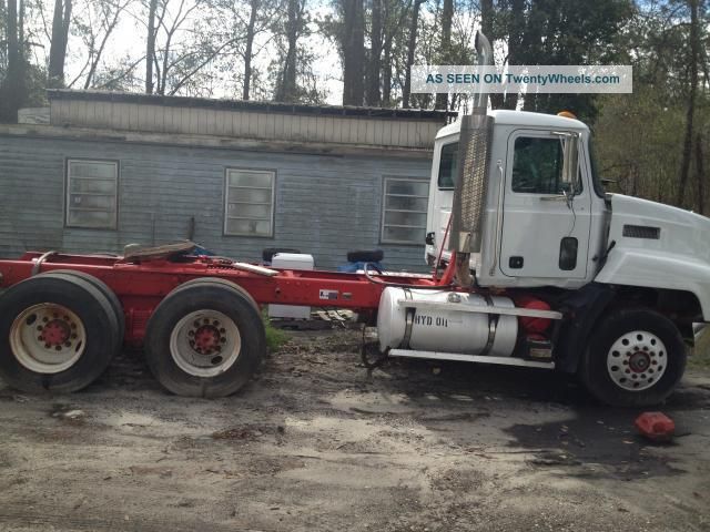 1995 Mack Ch613 Daycab Semi Trucks photo