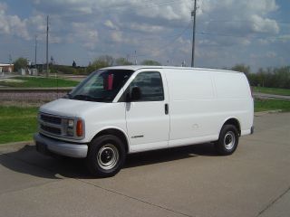 2002 Chevrolet Express Van photo