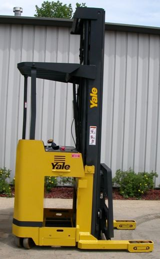 Yale Nr040ae (2005) 4000lbs Capacity Electric Reach Forklift photo