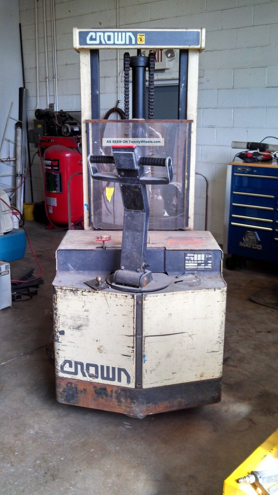 Crown Forklift/stacker Forklifts photo