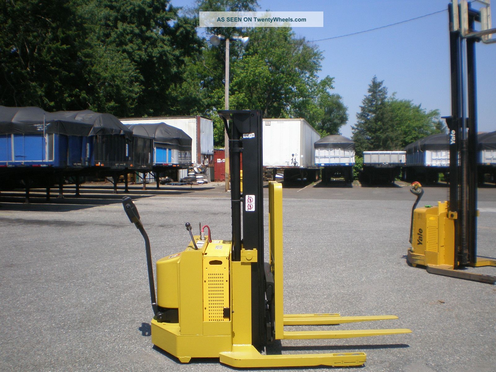 2000 Yale Walkie Stacker 3000 Lbs Capacity Forklifts photo