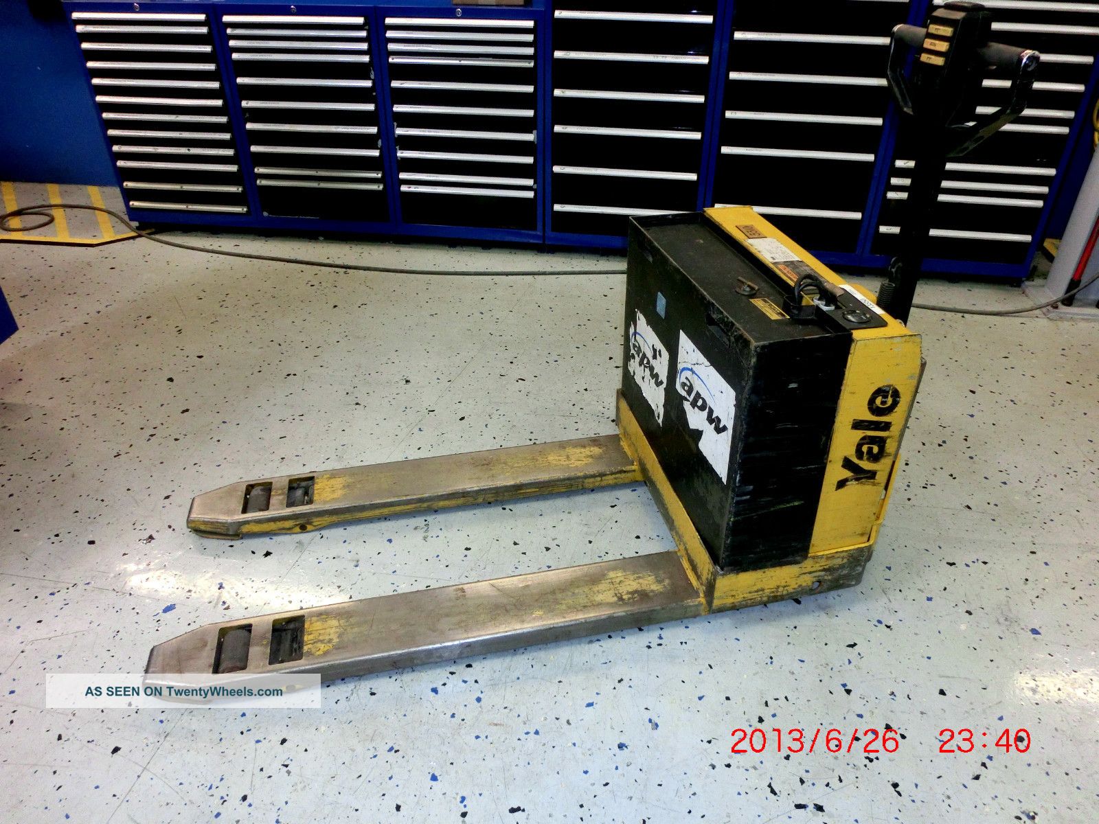 Yale 4000 Lb Electric Pallet Jack Walkie Truck Forklifts photo