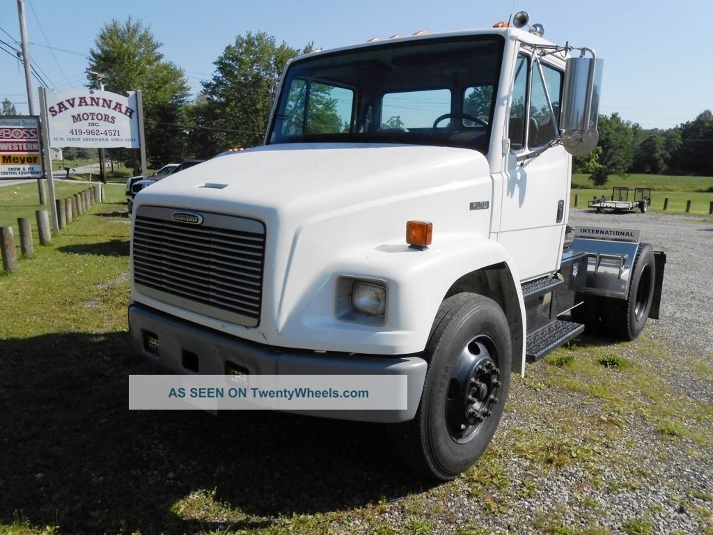 2002 Freightliner Fl70 Other Medium Duty Trucks photo