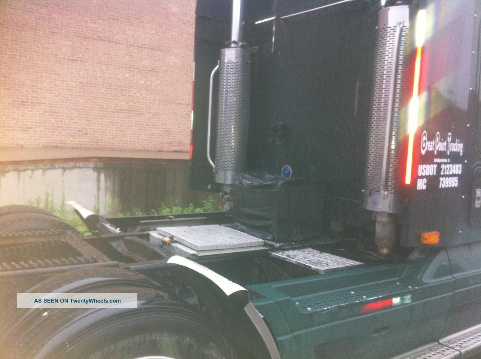 1998 Freightliner Century Sleeper Semi Trucks photo