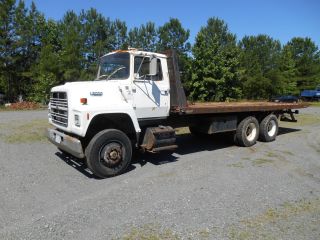 1990 Ford L 8000 photo
