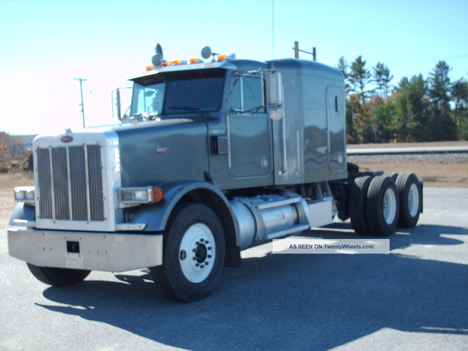 2003 Peterbilt 378 Sleeper Semi Trucks photo