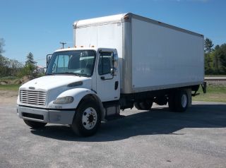2005 Freightliner Business Class M2 photo