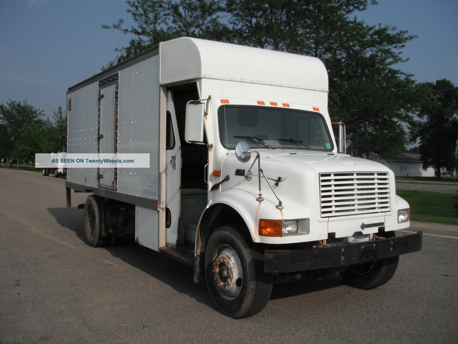 1996 International 4900 Delivery / Cargo Vans photo