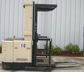 Crown Model Sp3010 - 30 (1997) 3000lbs Capacity Electric Order Picker Forklift photo
