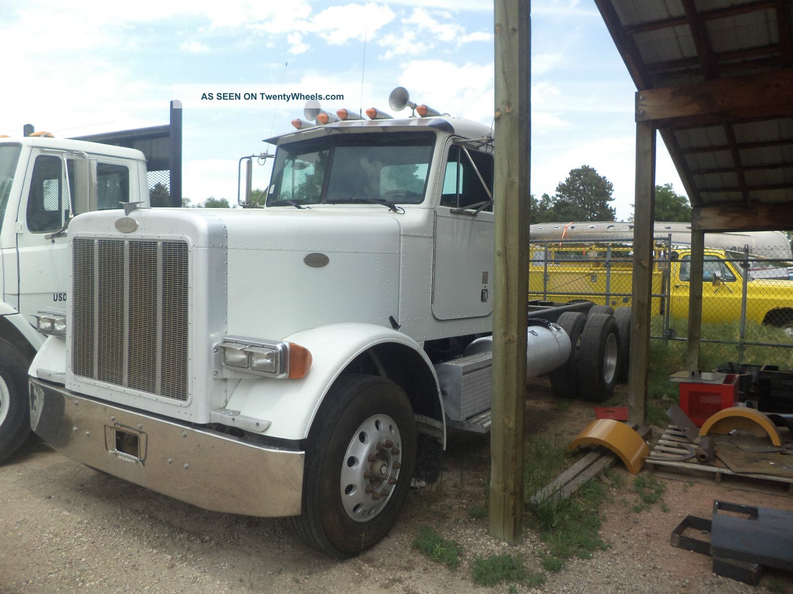 2000 Peterbilt 379 Utility / Service Trucks photo