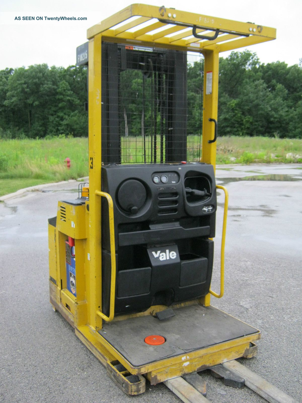 Yale Os030ecn24te089 Order Picker Selector 3000 Stock Picker Forklift