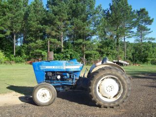 Ford 2600 Diesel Farm Tractor photo
