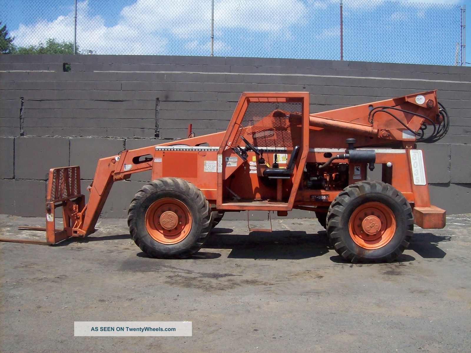 Pettibone - Traverse Tl6035,  4x4,  Telescopic Forklift Forklifts photo