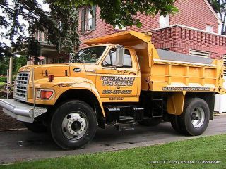 1997 Ford F800 photo