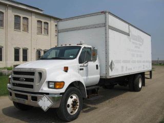 2004 Ford F750 photo