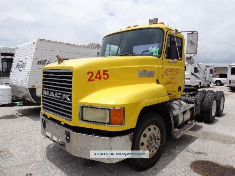 1998 Mack Ch613 Daycab Semi Trucks photo