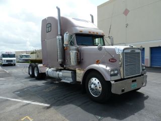 2000 Freightliner Classic photo