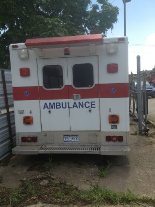 1990 Ford Ambulance photo