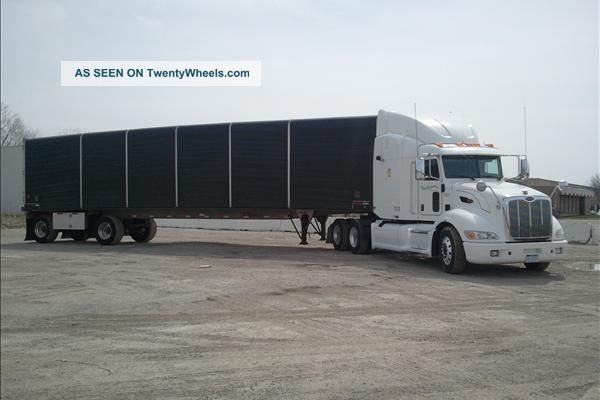 2009 Peterbilt 386 Sleeper Semi Trucks photo