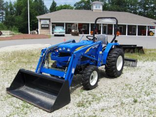 Holland 1510 Compact 4 Wheel Drive Tractor W/nh Tl110 Loader & R4 Tires photo