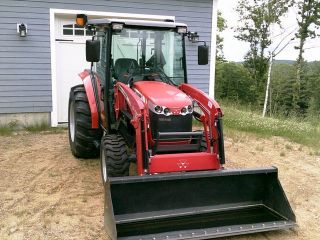 Massey Ferguson 1635l 4 Wh Dr Cab Tractor With Mf1520 Loader & R4 Tires & Ac photo