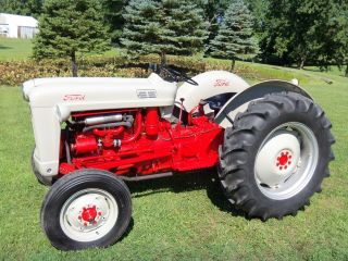 Ford 850 Tractor - Sharp - Paint - Restored photo