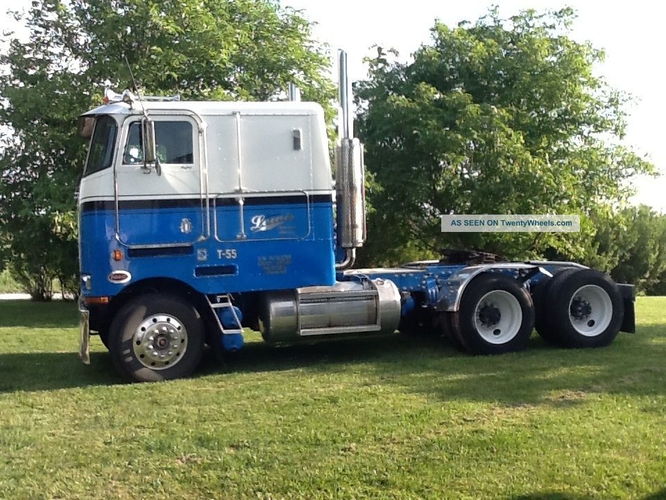 1984 Peterbilt 362 Sleeper Semi Trucks photo