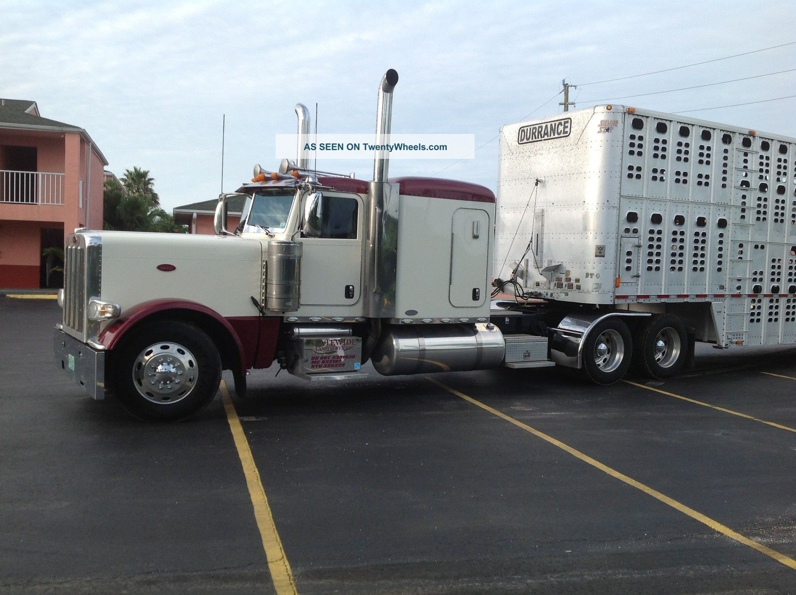2011 Peterbilt 389 Sleeper Semi Trucks photo