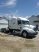 2005 Freightliner Columbia Sleeper Semi Trucks photo 1