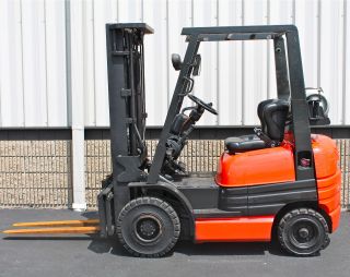 80728 Toyota 426fgu15 Sn 62251 Solid Pneumatic Forklift Truck Cat Mule Towmotor photo