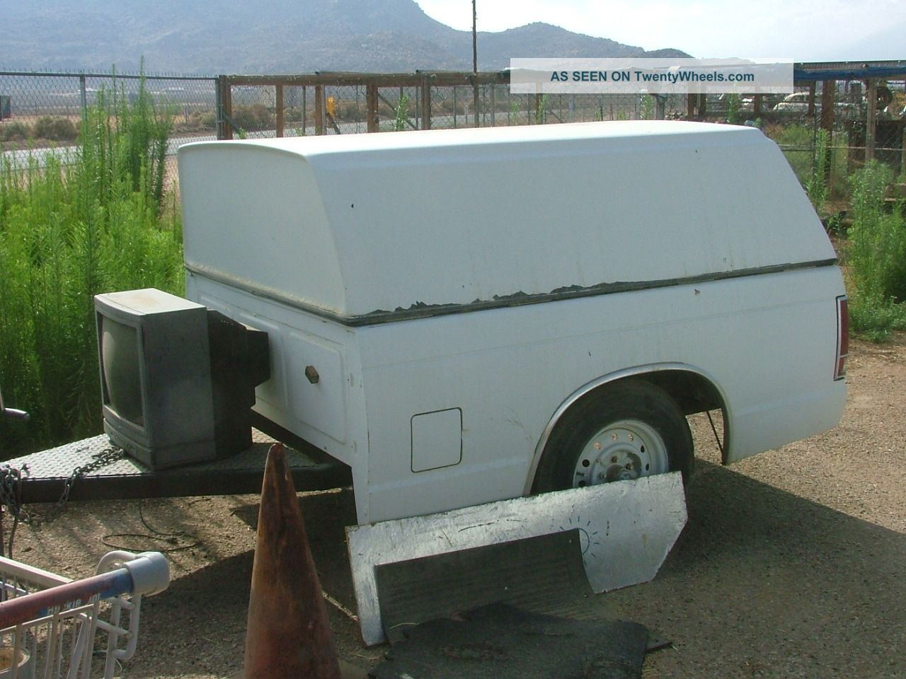 Camping Or Utility Trailer Single Axle Made From Truck Bed Snugtop