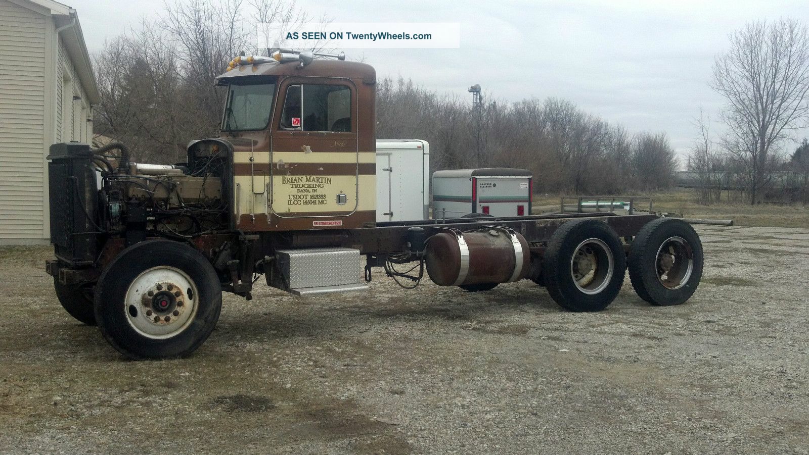 1974 Peterbilt 359 Daycab Semi Trucks photo