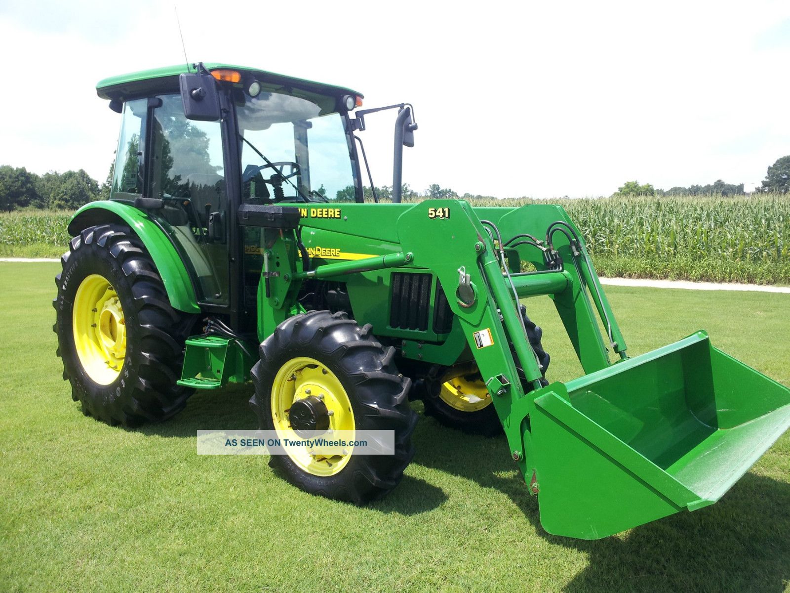 2004 John Deere 5520 Synch Shuttle 331 Hours Tractors photo