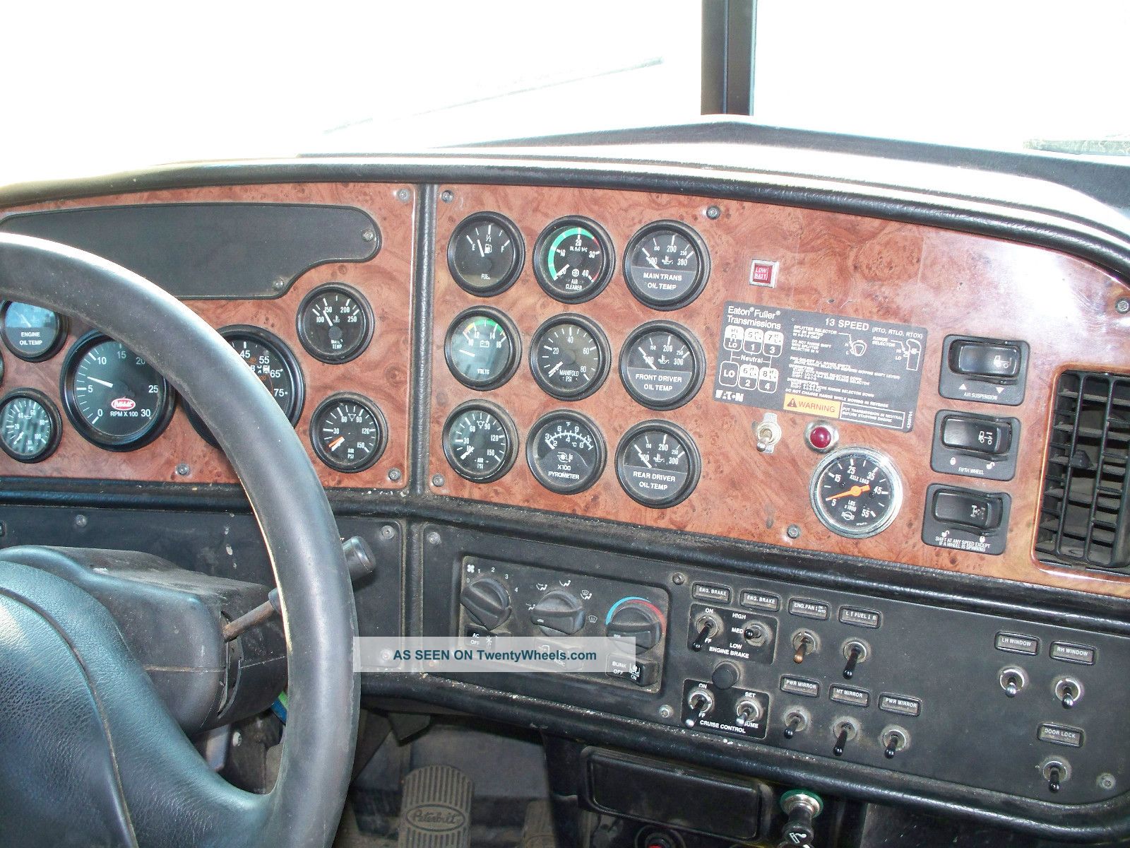 2001 Peterbilt 379 Sleeper Semi Trucks photo