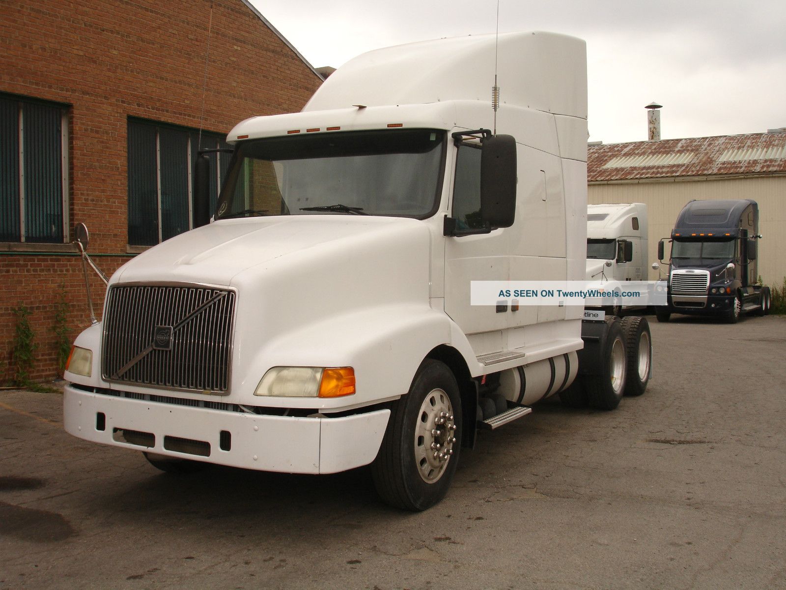 1999 Volvo 610 Sleeper Semi Trucks photo