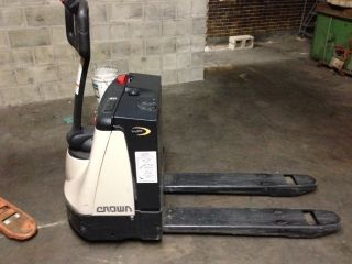 Electric Forklift In Working Order Without Battery Charger. photo