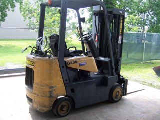 Daewoo Forklift $100 Low Reserve photo